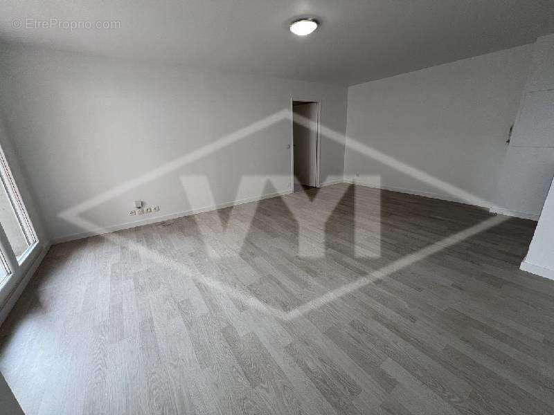 Appartement à COMBS-LA-VILLE