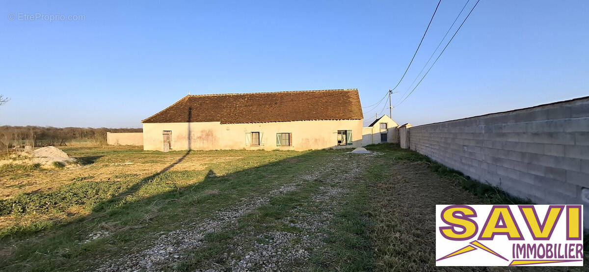 ferme a rénover coté terrain - Maison à FERRIERES-EN-GATINAIS