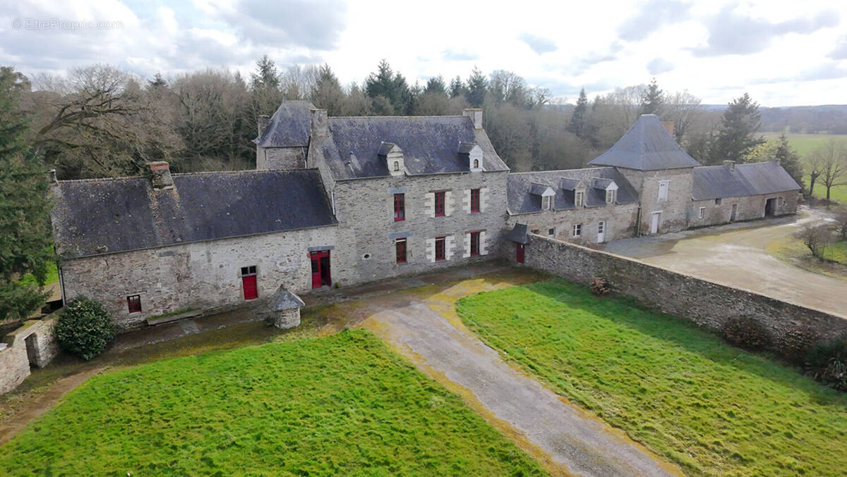Maison à CARENTOIR