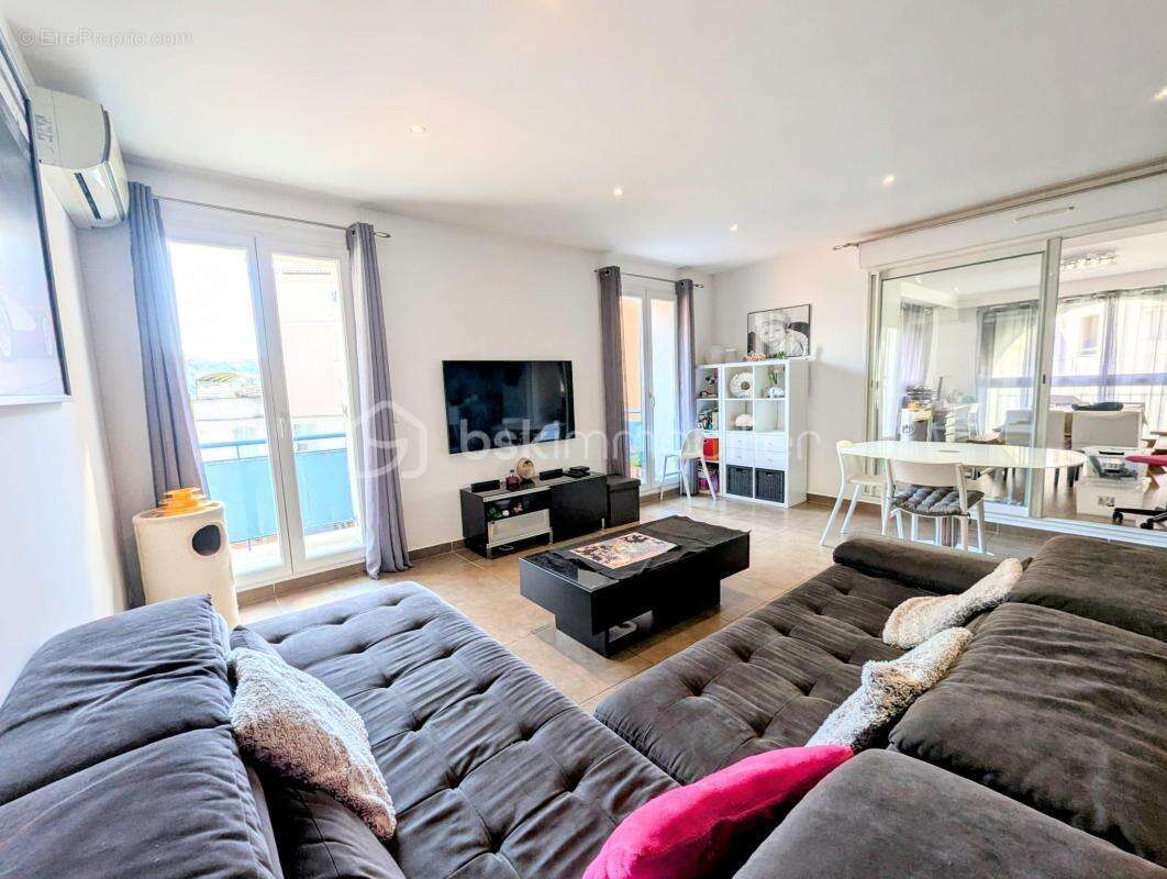 Appartement à VALLAURIS