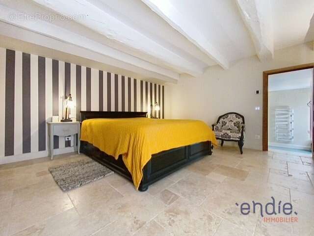 Maison à AUPS