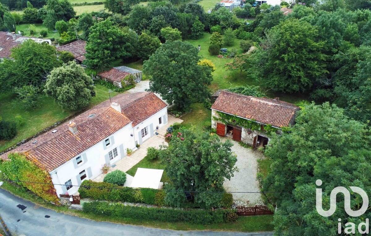 Photo 1 - Maison à SAINT-MICHEL-LE-CLOUCQ