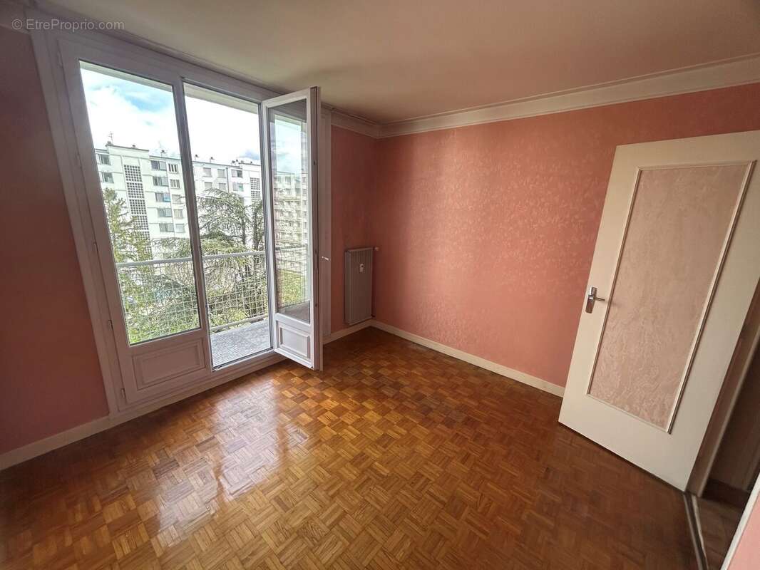 Appartement à LE PONT-DE-CLAIX