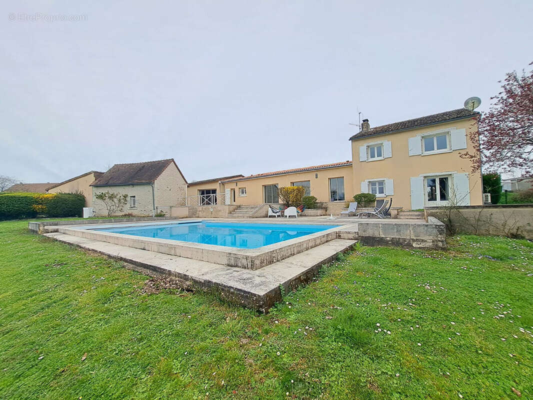 Maison à SAINT-SAUVEUR