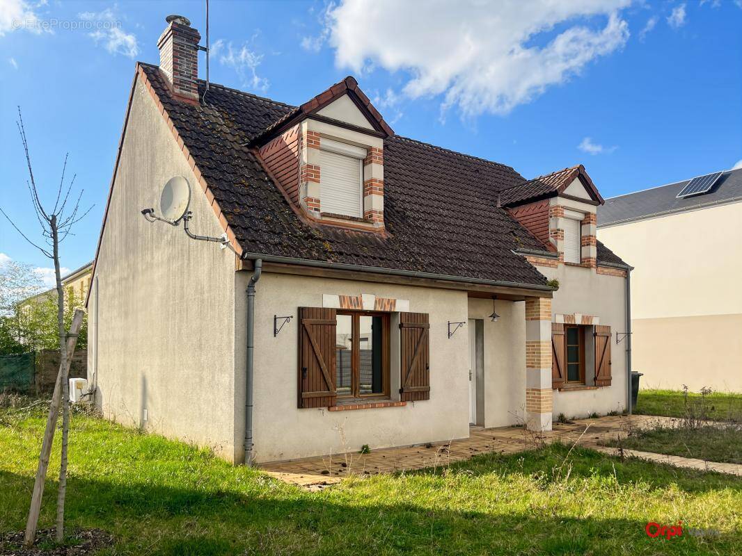 Maison à SAINT-PRYVE-SAINT-MESMIN