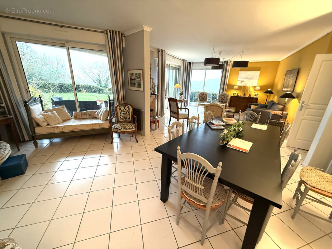 Appartement à MONT-SAINT-AIGNAN