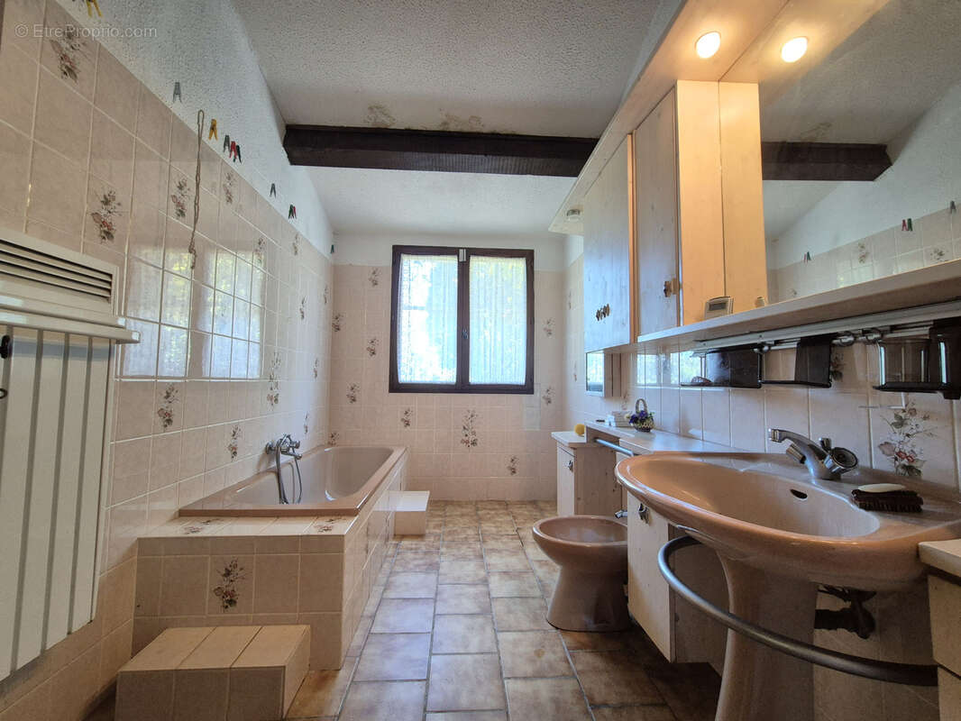Maison à ARTIGNOSC-SUR-VERDON