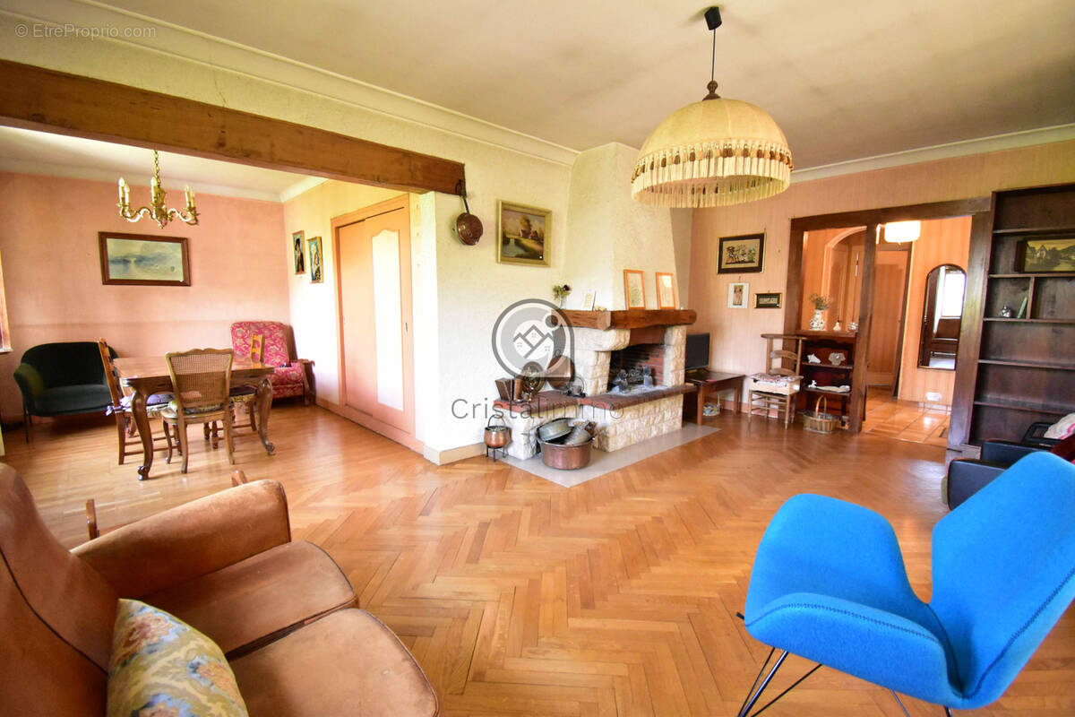 Maison à FROGES