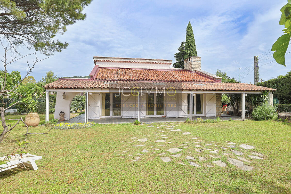 Maison à SOLLIES-PONT