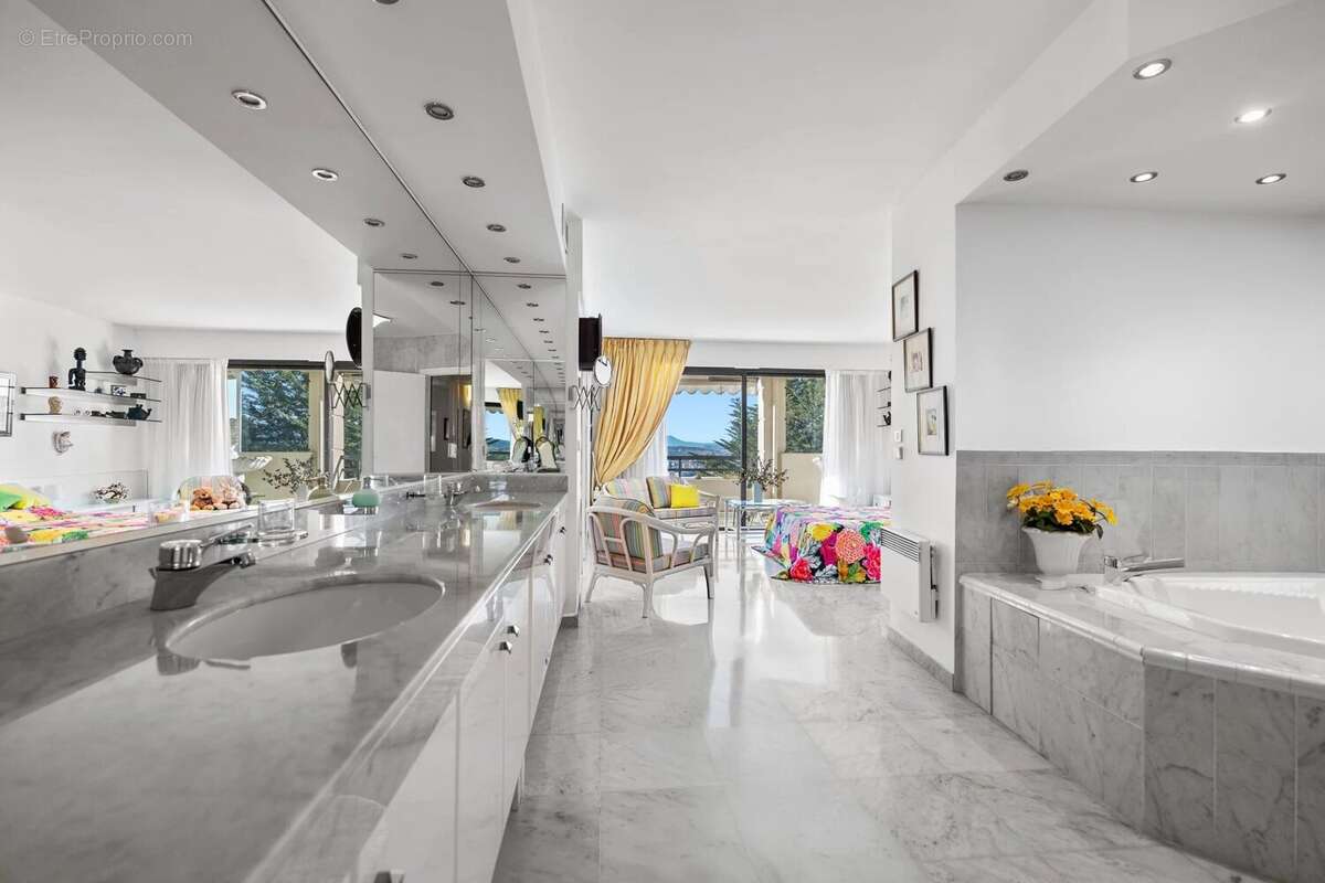Appartement à LE CANNET