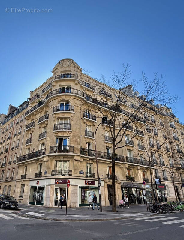 Appartement à PARIS-15E