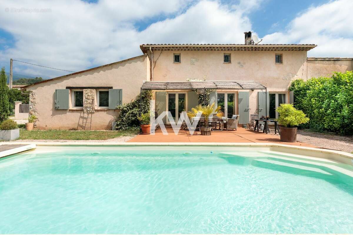 Maison à CHATEAUNEUF-GRASSE