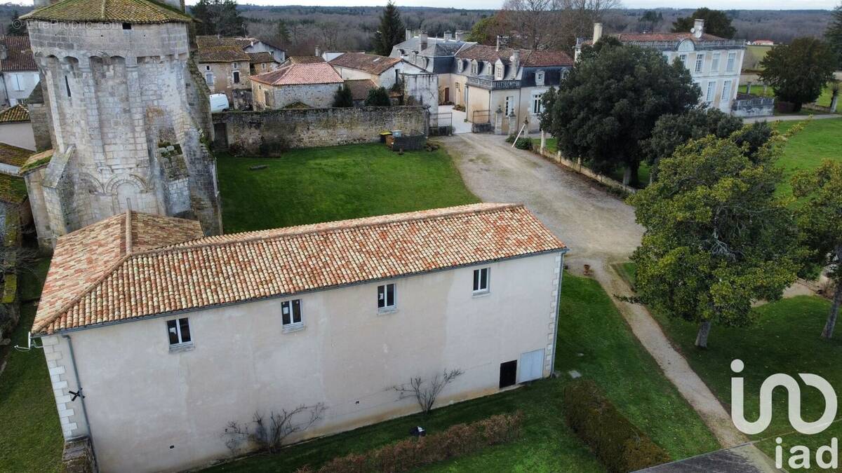 Photo 1 - Maison à CHARRAS
