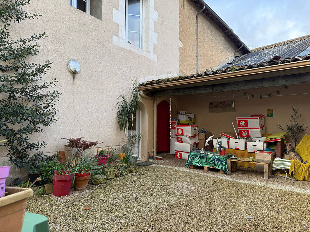 Maison à LIGUGE