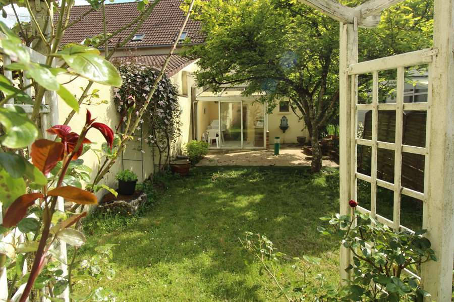 Maison à VARZY