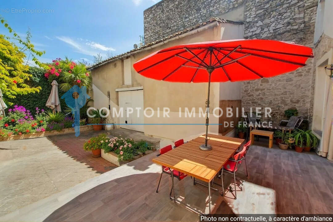 Maison à LAUDUN-L&#039;ARDOISE