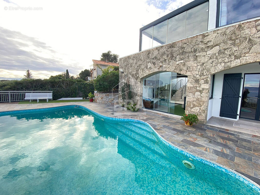 Maison à LES ISSAMBRES