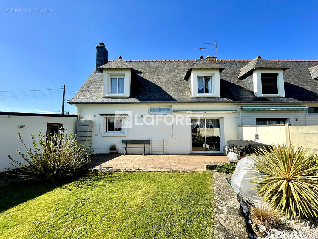 Maison à BAGUER-MORVAN