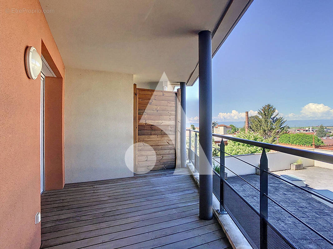 Appartement à CHAZELLES-SUR-LYON