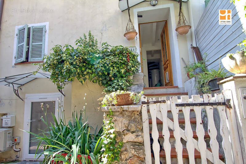 Maison à SAINT-LAURENT-DU-VAR