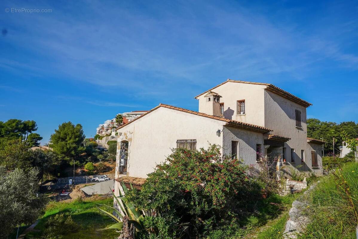 Maison à SAINT-LAURENT-DU-VAR