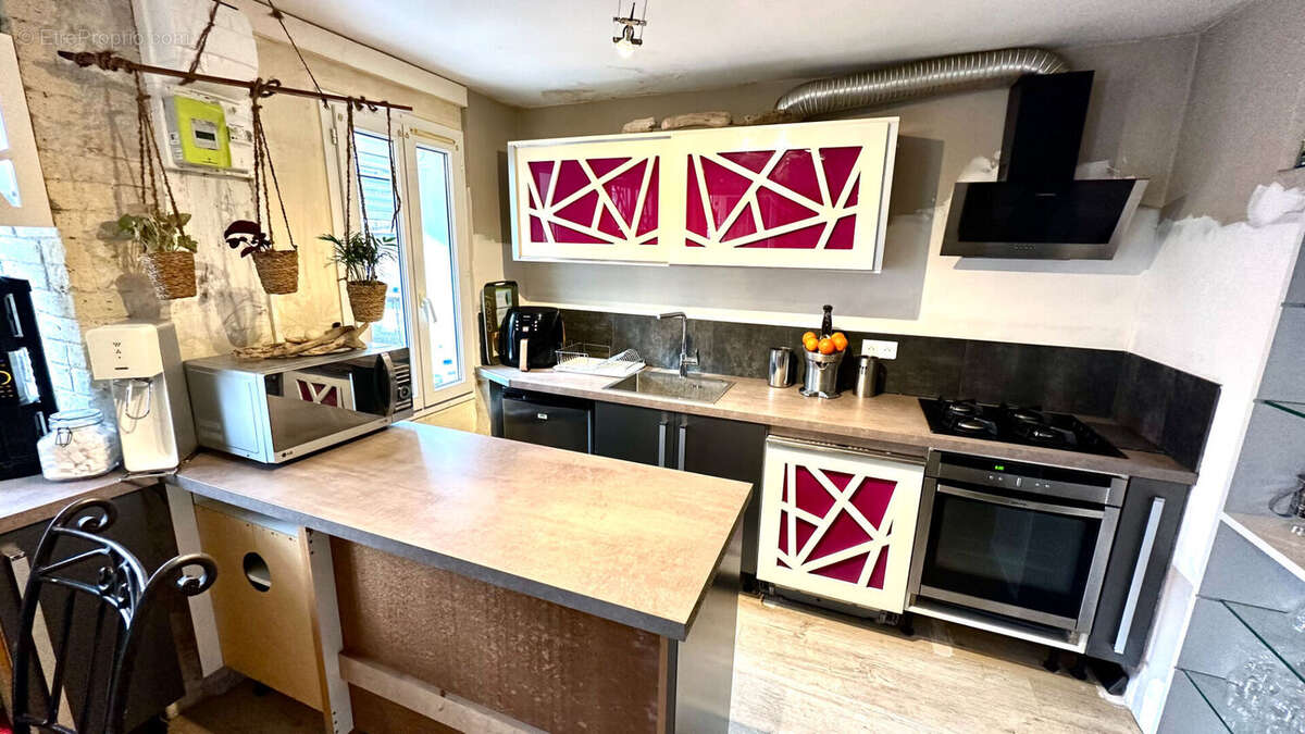 Appartement à ENTRAIGUES-SUR-LA-SORGUE