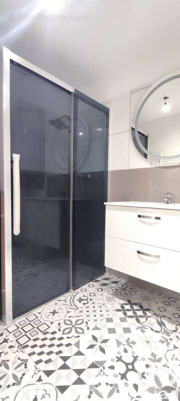 Photo 5 - Appartement à LE REVEST-LES-EAUX