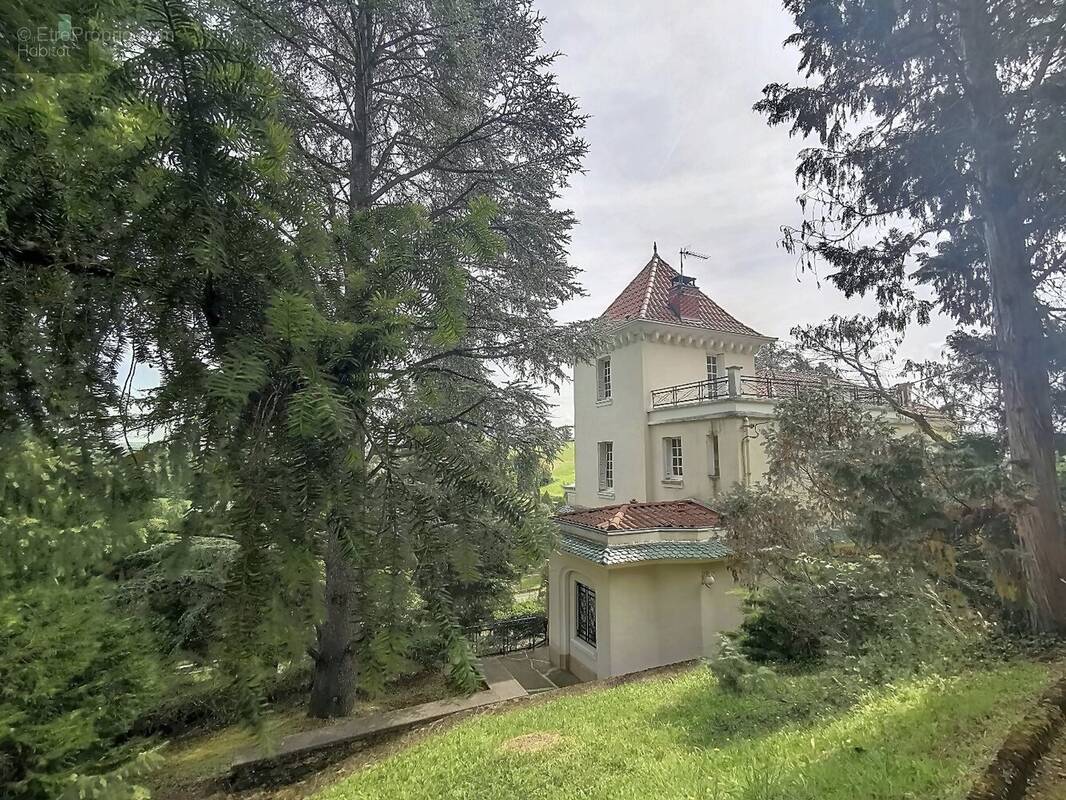Maison à DECAZEVILLE