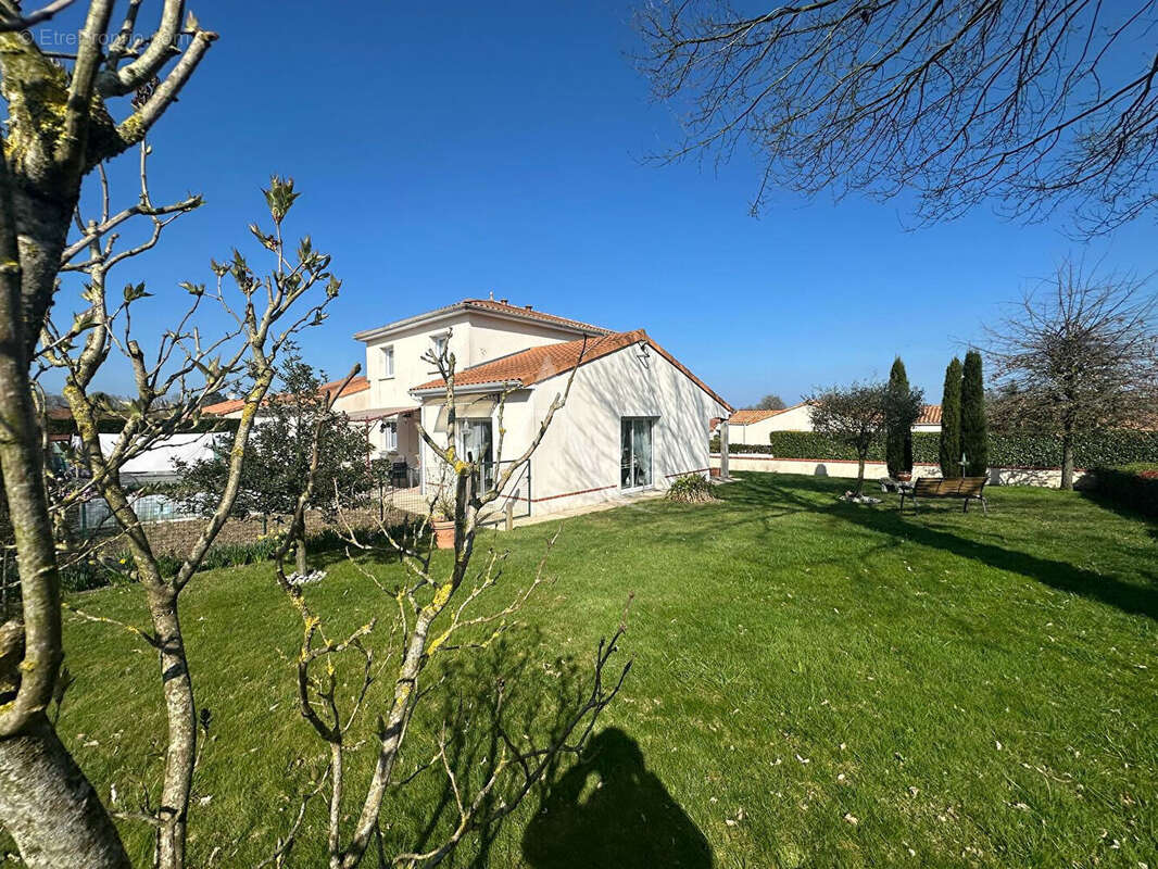 Maison à NUEIL-LES-AUBIERS