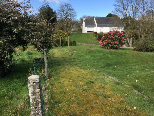 Terrain à PLOUEDERN