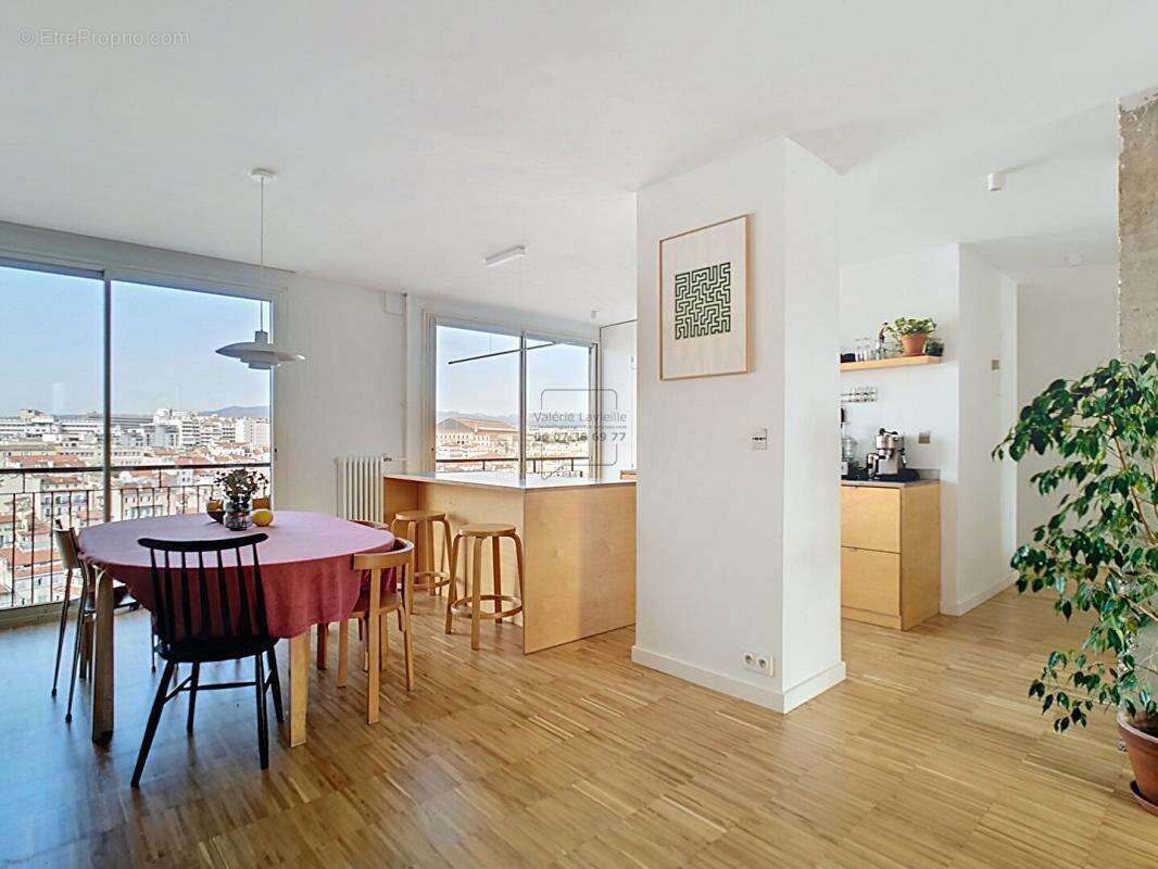 Appartement à MARSEILLE-1E