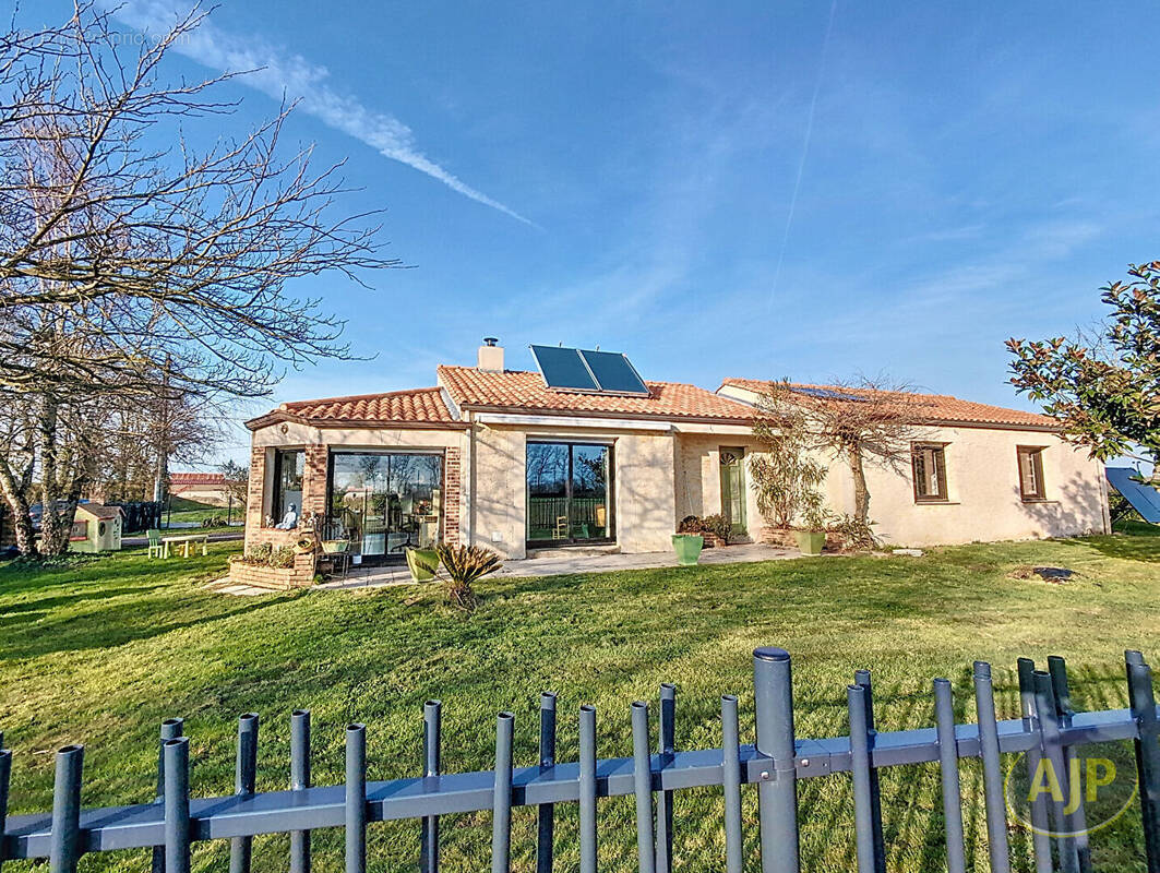 Maison à VIEILLEVIGNE