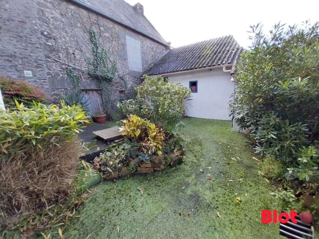 Maison à SAINT-PIERRE-DE-PLESGUEN