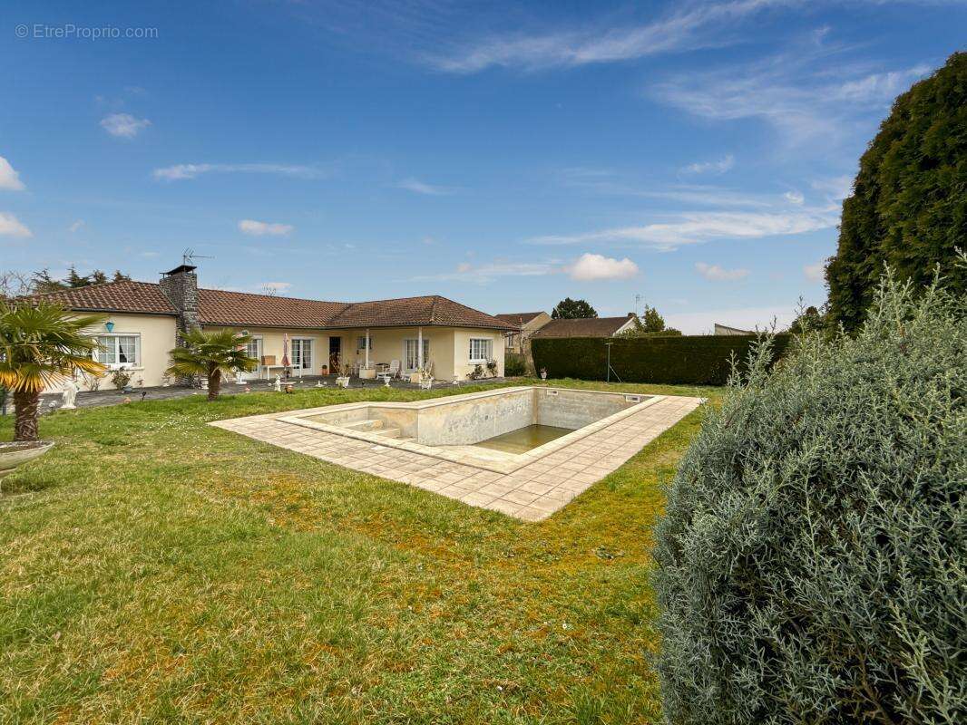 Maison à COULOUNIEIX-CHAMIERS