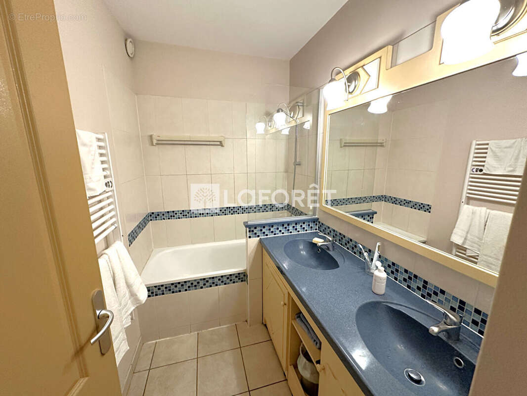 Appartement à SAINT-LAURENT-DU-VAR