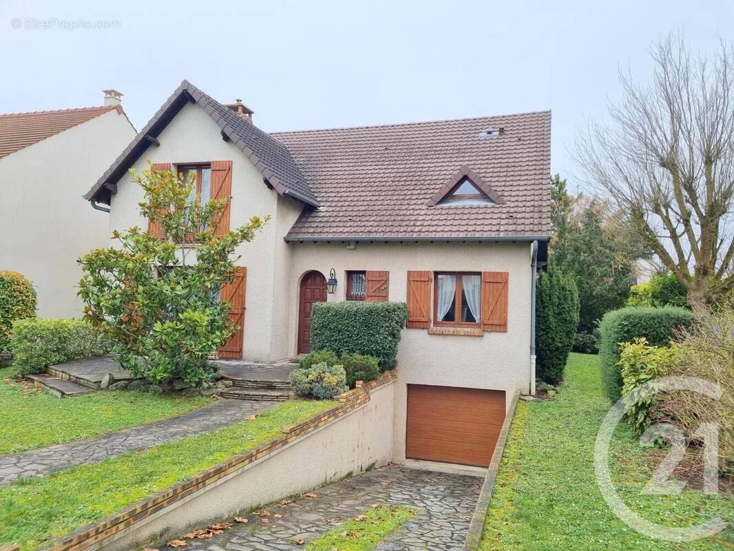 Maison à LA FRETTE-SUR-SEINE