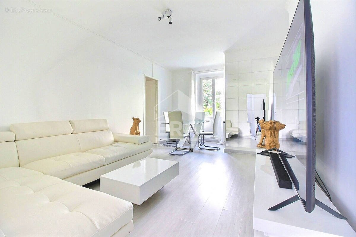 Appartement à L&#039;ILE-SAINT-DENIS