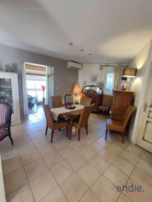 Appartement à LORGUES