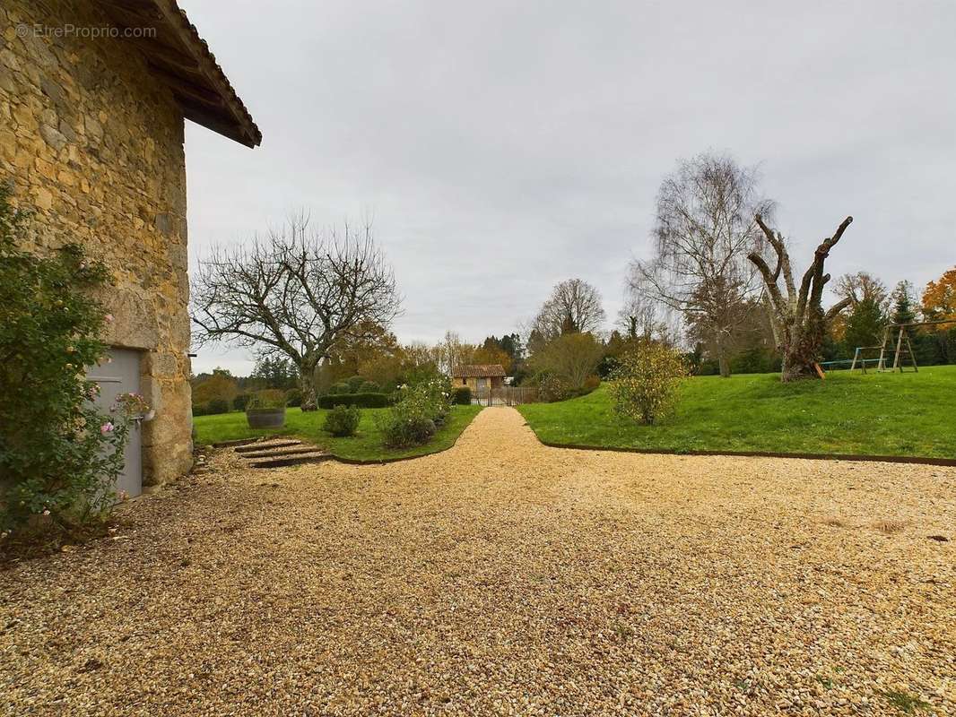 Maison à CHAMPNIERS-ET-REILHAC