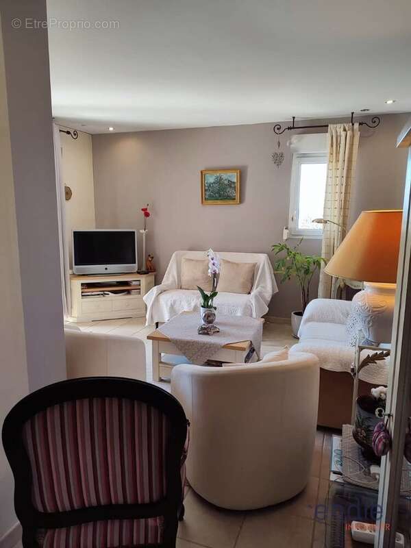 Appartement à LORGUES