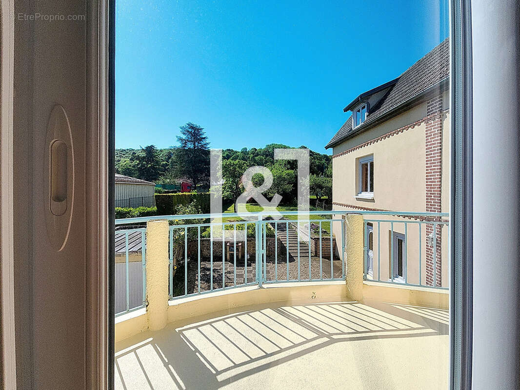 Maison à CHARLEVAL