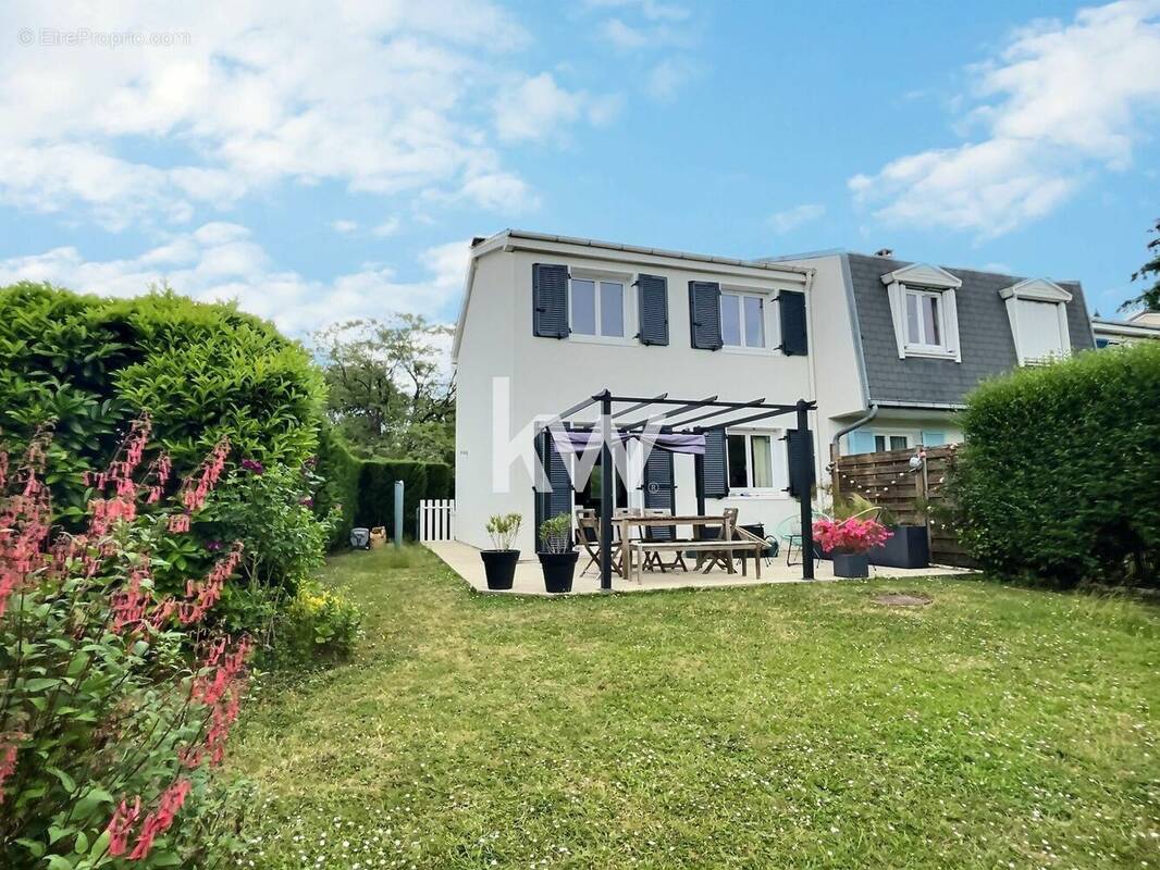 Maison à MENNECY