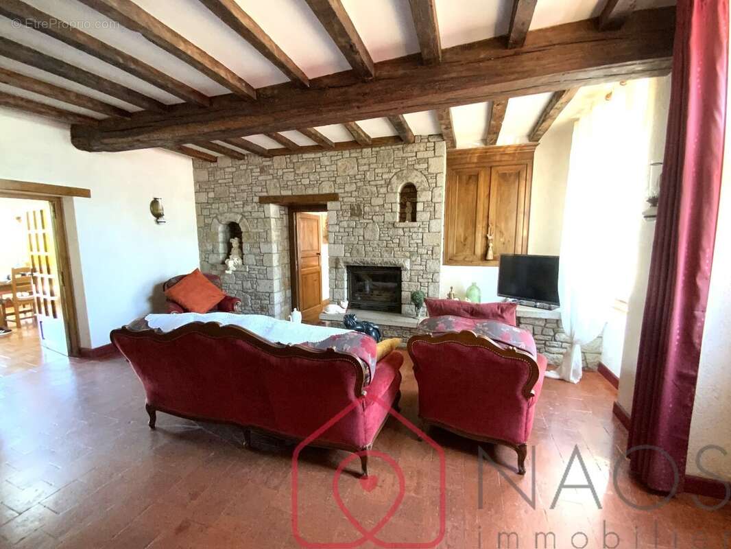 Maison à SAINT-MACAIRE-EN-MAUGES