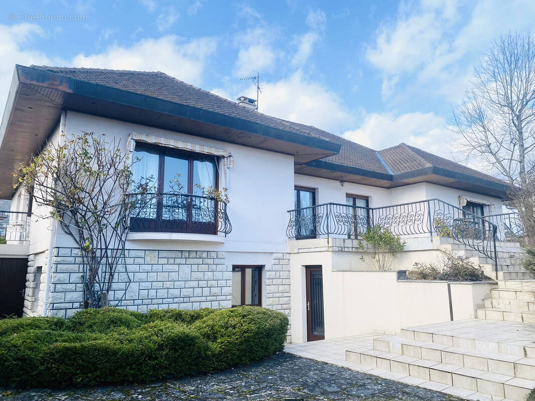 Maison à DIVONNE-LES-BAINS
