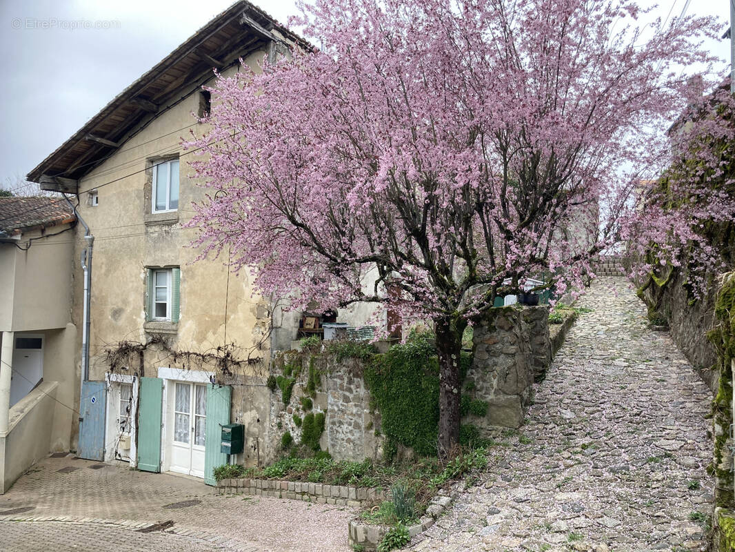 Maison à CONFOLENS