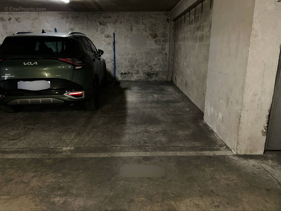 Parking à PARIS-11E