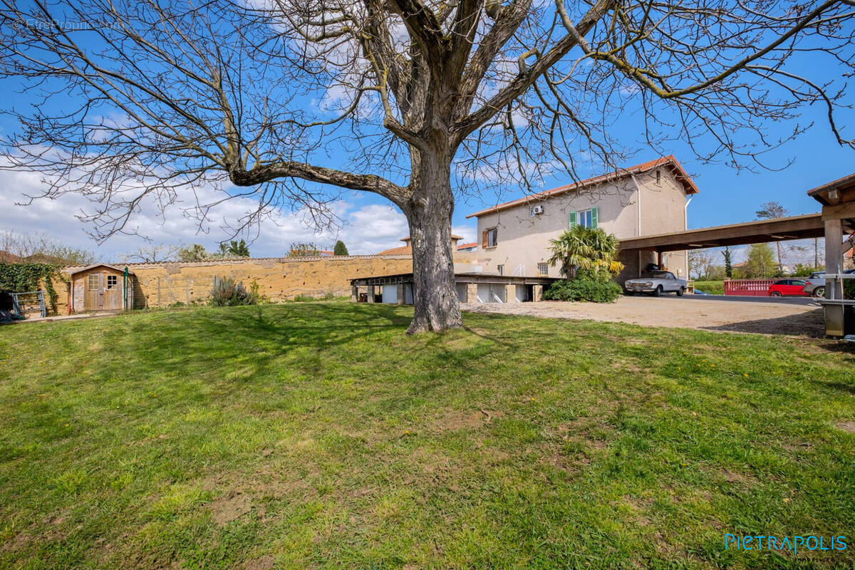 Maison à MONTANAY