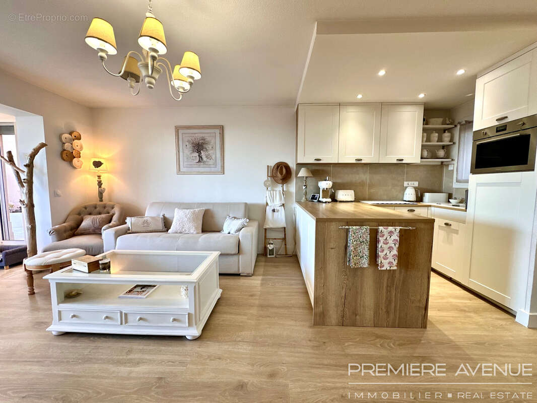 Maison à ROQUEBRUNE-SUR-ARGENS