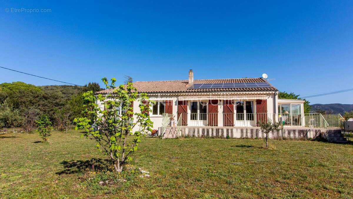 Maison à SAINT-MONTAN