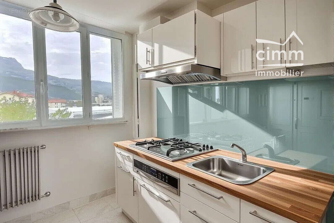 Aménagé avec IA   - Appartement à LE PONT-DE-CLAIX